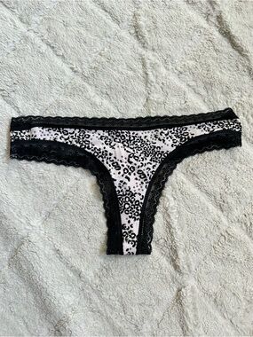 Victoria's Secret | Black and White Animal Print Low-Rise Thong | Size Medium